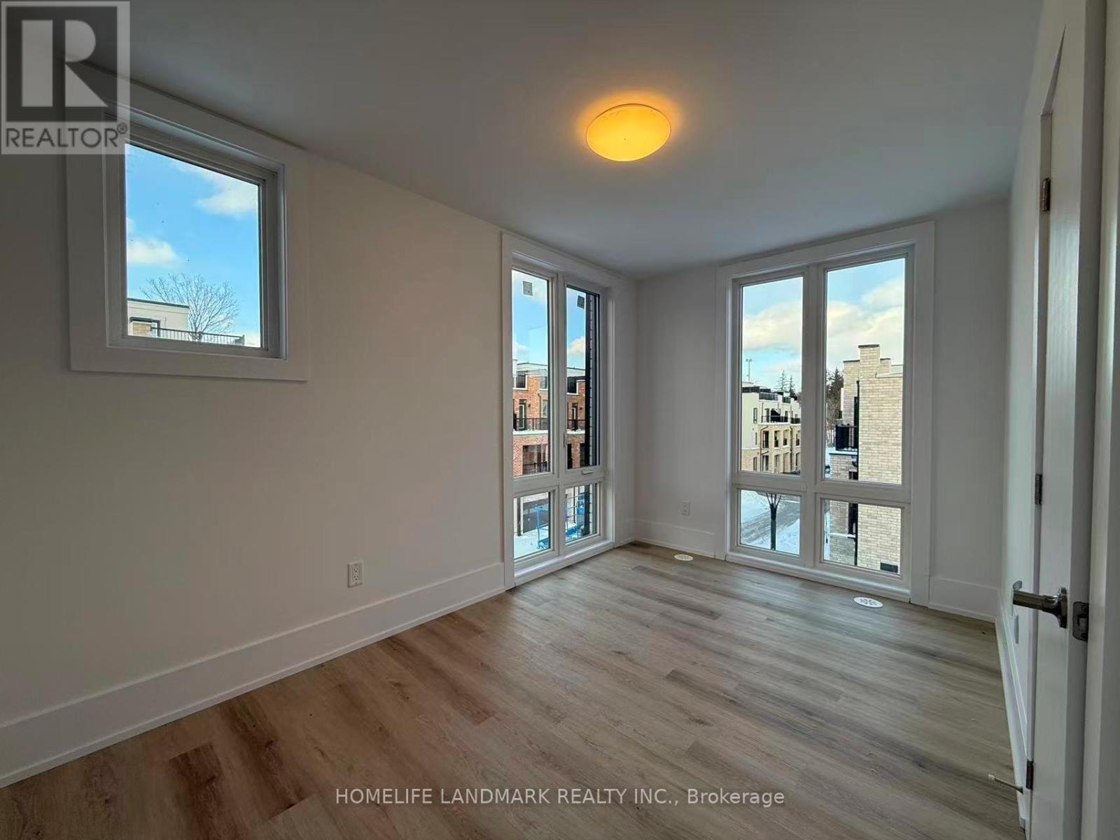 11 Kerns Lane, Richmond Hill, Ontario  L4E 1M1 - Photo 9 - N12444704