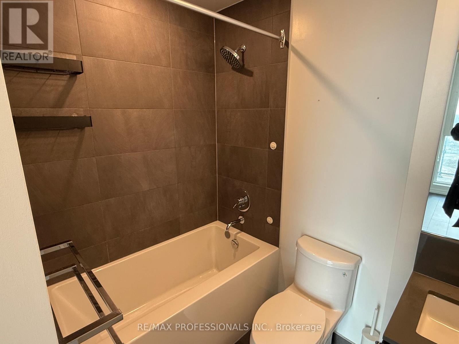 1705 - 1000 PORTAGE PARKWAY