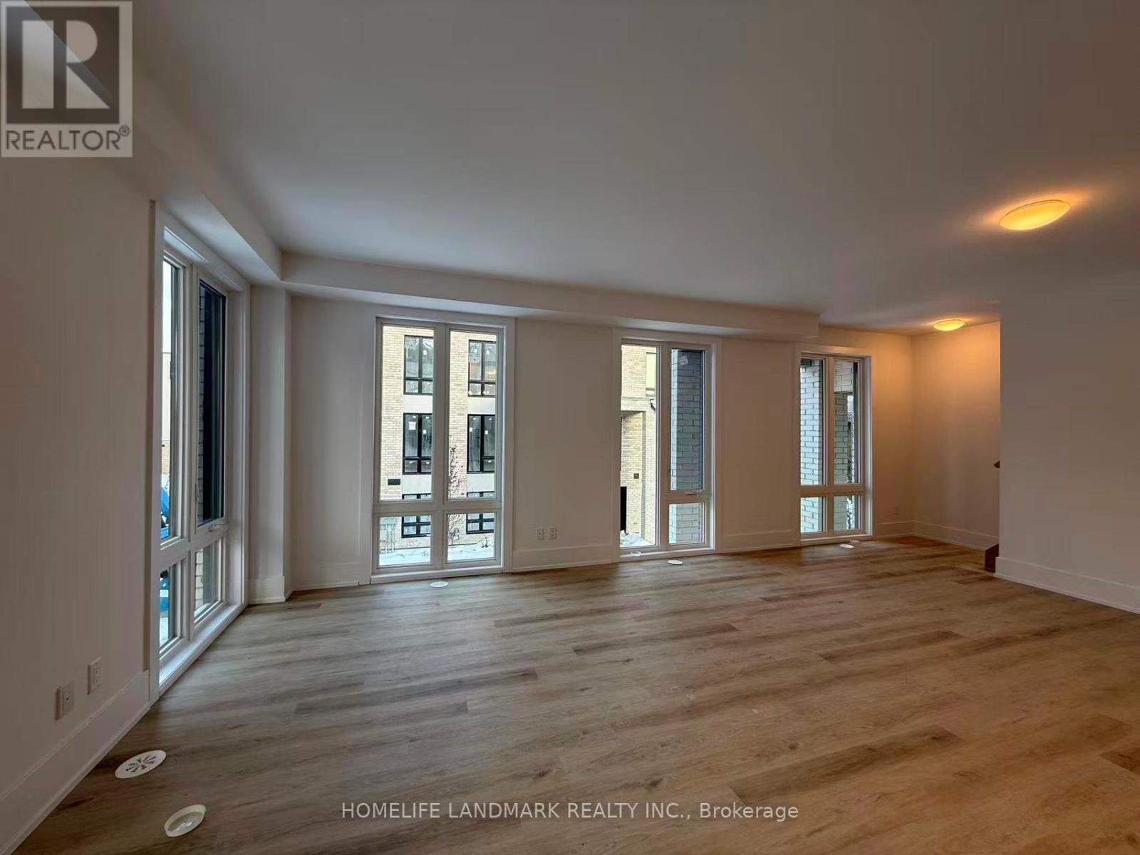 11 Kerns Lane, Richmond Hill, Ontario  L4E 1M1 - Photo 5 - N12444704