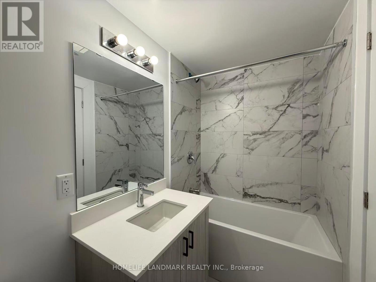 11 Kerns Lane, Richmond Hill, Ontario  L4E 1M1 - Photo 6 - N12444704