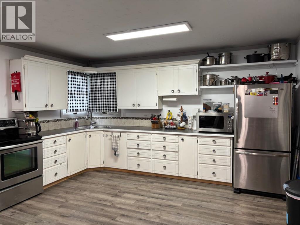 36 W Harker Avenue, Magrath, Alberta  T0K 1J0 - Photo 3 - A2280422