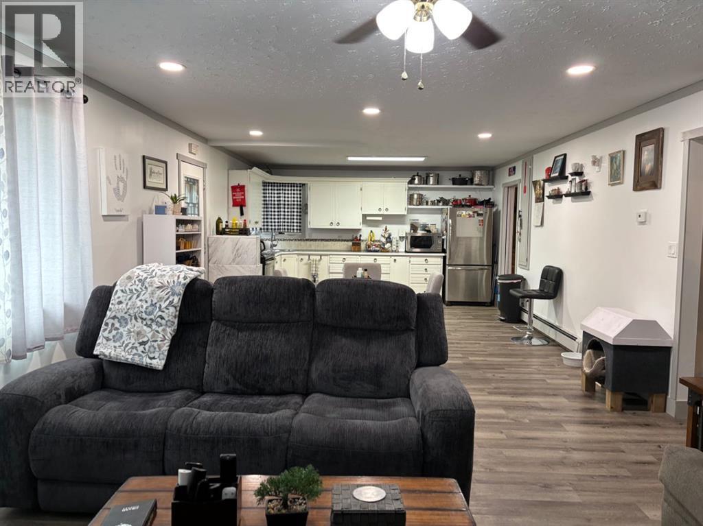 36 W Harker Avenue, Magrath, Alberta  T0K 1J0 - Photo 6 - A2280422