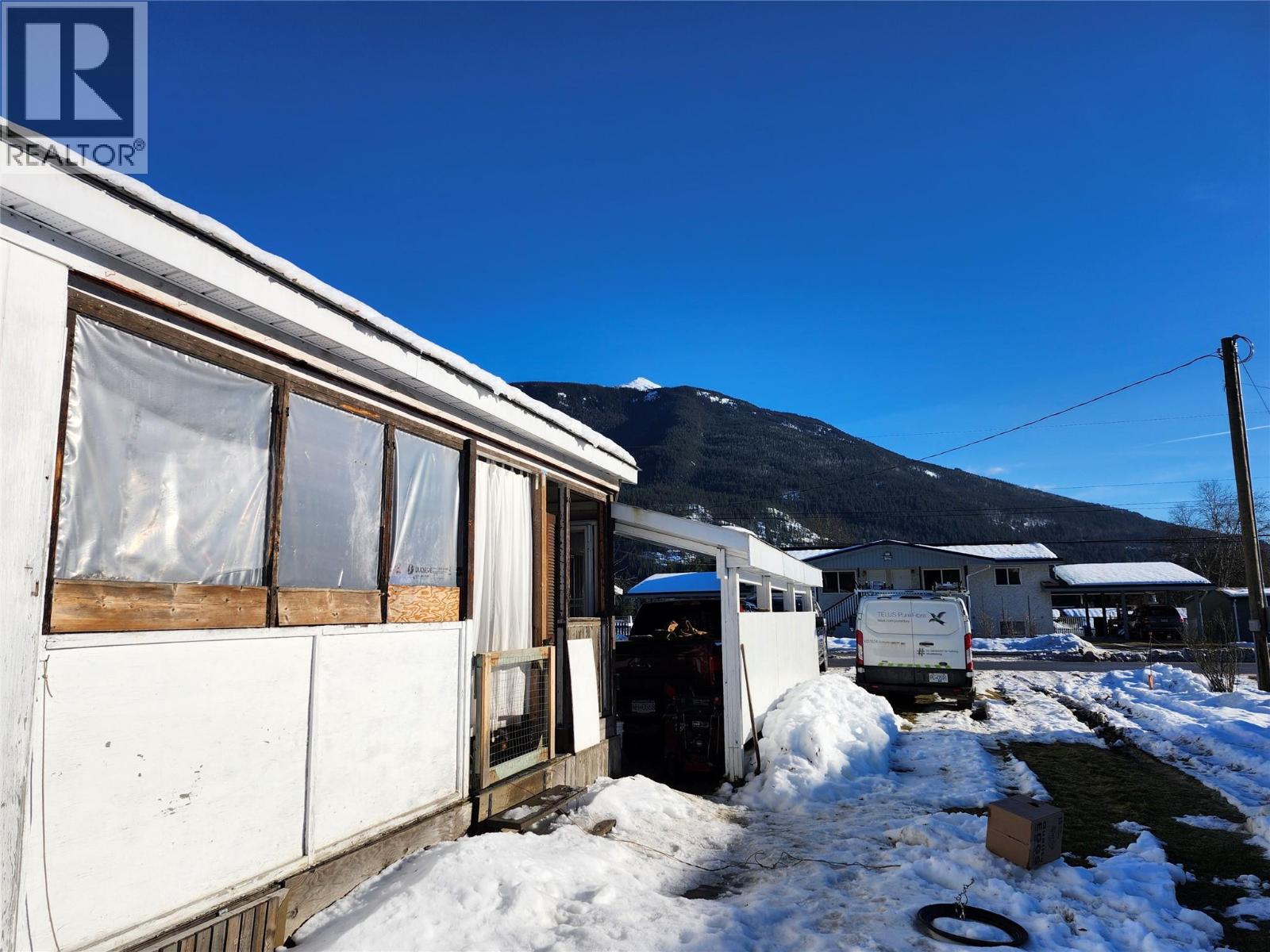 327 Edward Street, Revelstoke, British Columbia  V0E 2S0 - Photo 3 - 10372312