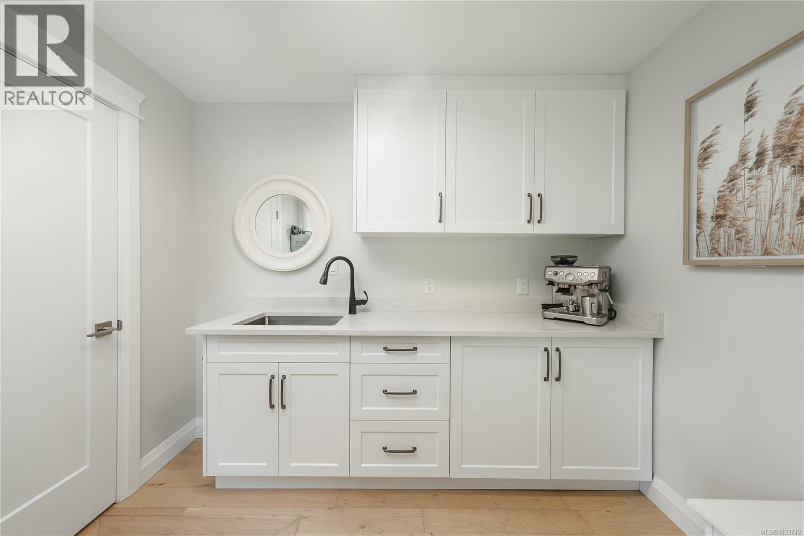 2780 Arbutus Rd, Saanich, British Columbia  V8N 5X4 - Photo 36 - 1023742