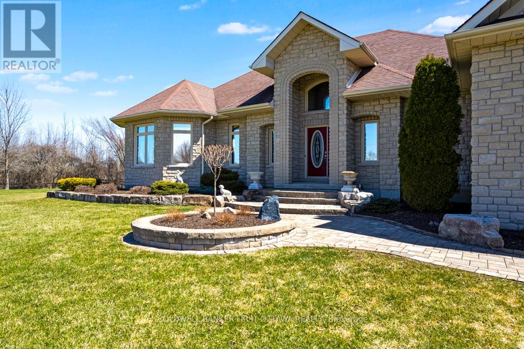 556 West Point Drive, Drummond/north Elmsley, Ontario  K7H 3C7 - Photo 11 - X12717772