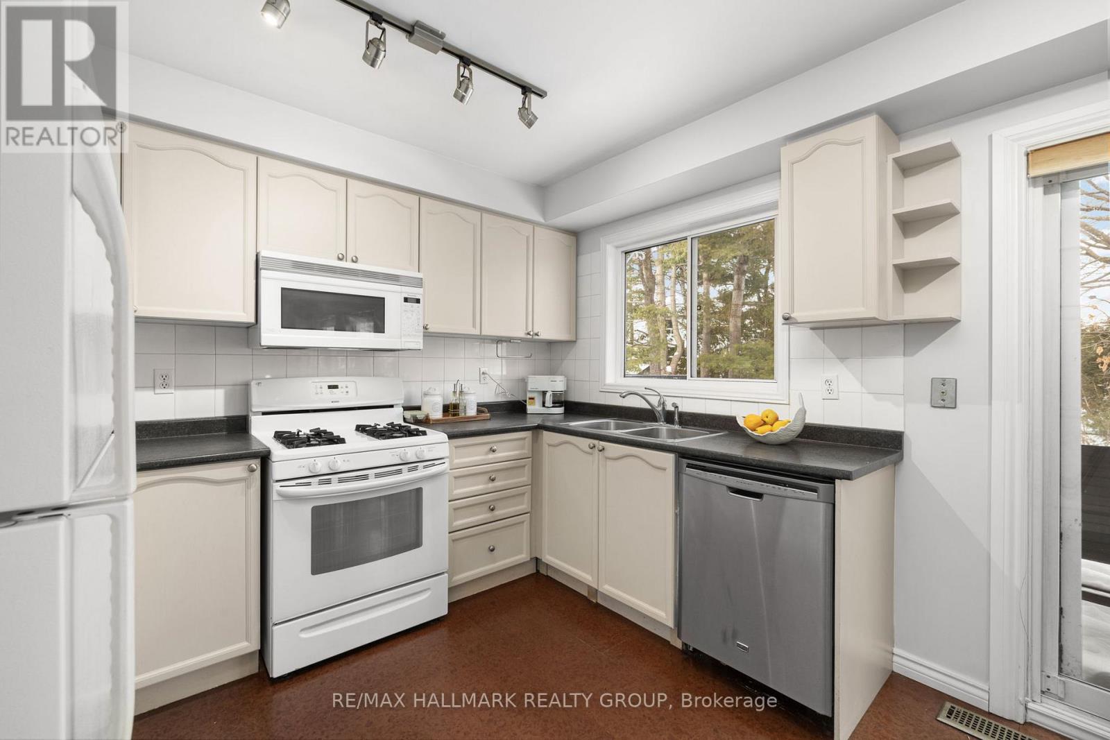 60 Ipswich Terrace, Ottawa, Ontario  K2K 2R3 - Photo 10 - X12717842