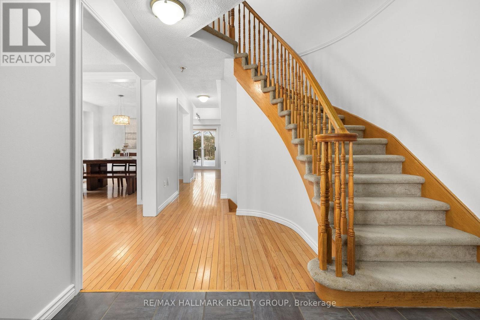 60 Ipswich Terrace, Ottawa, Ontario  K2K 2R3 - Photo 2 - X12717842