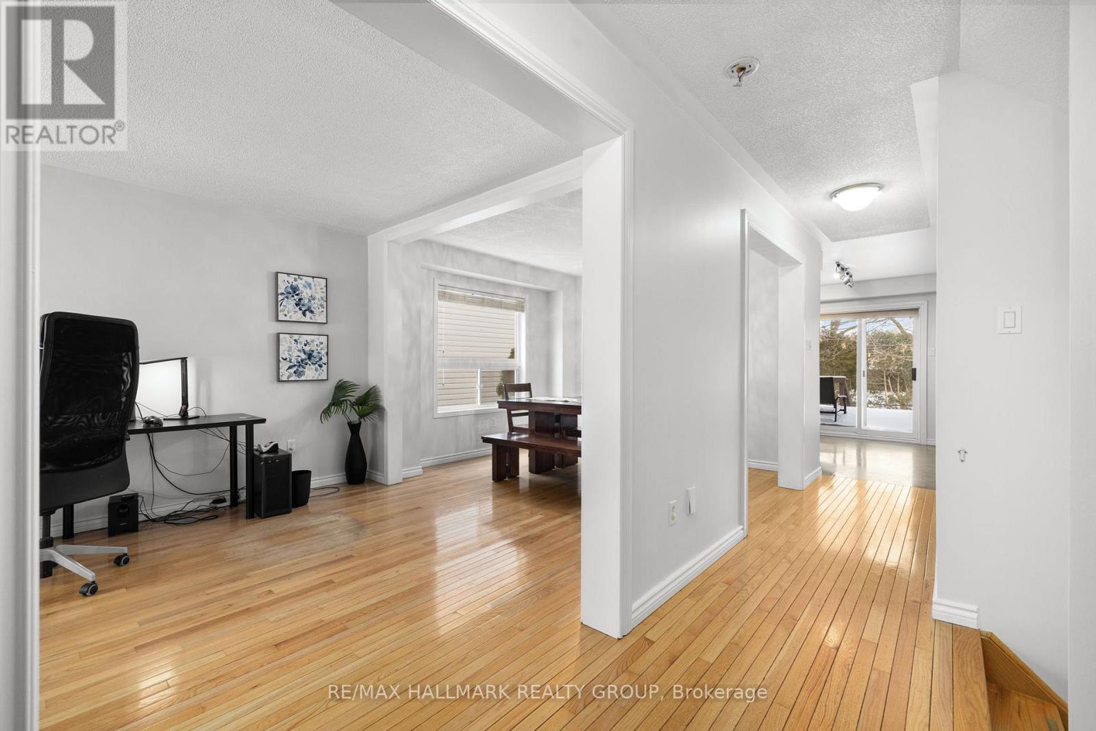 60 Ipswich Terrace, Ottawa, Ontario  K2K 2R3 - Photo 3 - X12717842