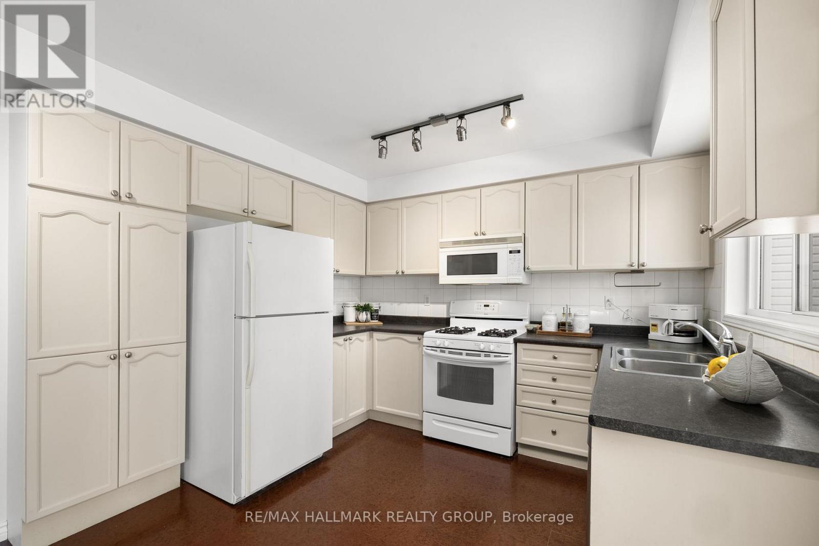 60 Ipswich Terrace, Ottawa, Ontario  K2K 2R3 - Photo 9 - X12717842