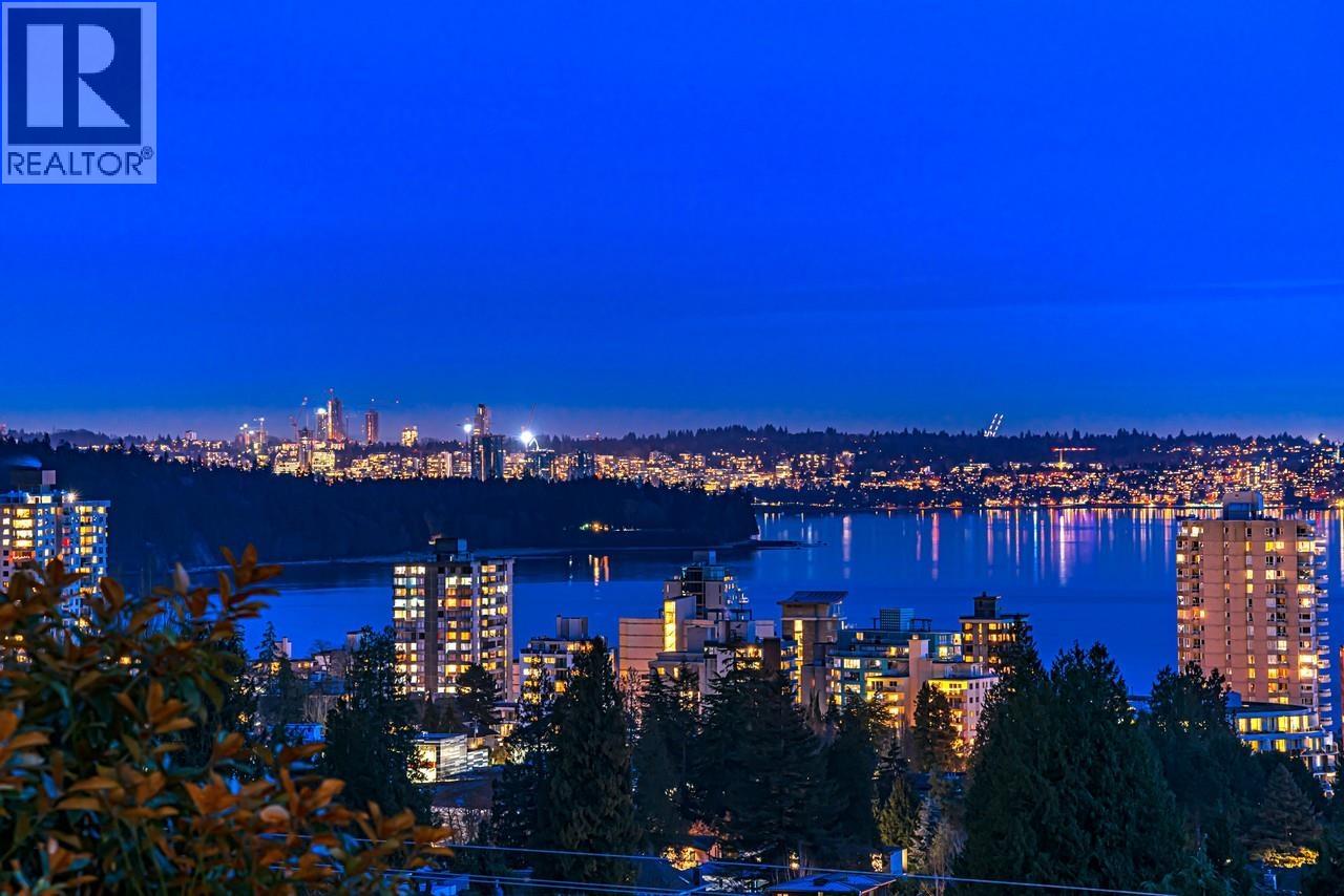 2272 Nelson Avenue, West Vancouver, British Columbia  V7V 2P8 - Photo 3 - R3081829