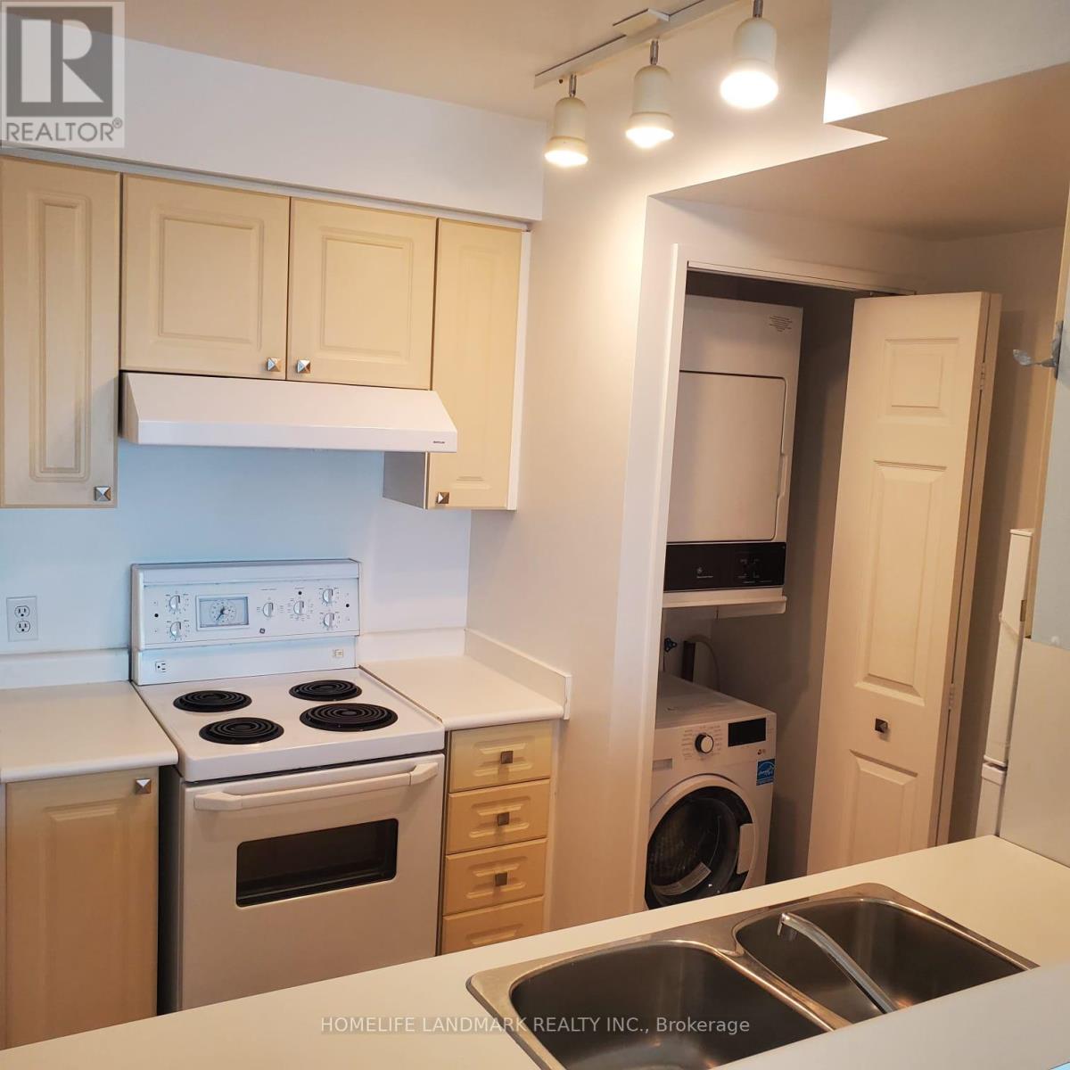 1115 - 8 Lee Centre Drive, Toronto, Ontario  M1H 3H8 - Photo 2 - E12717800