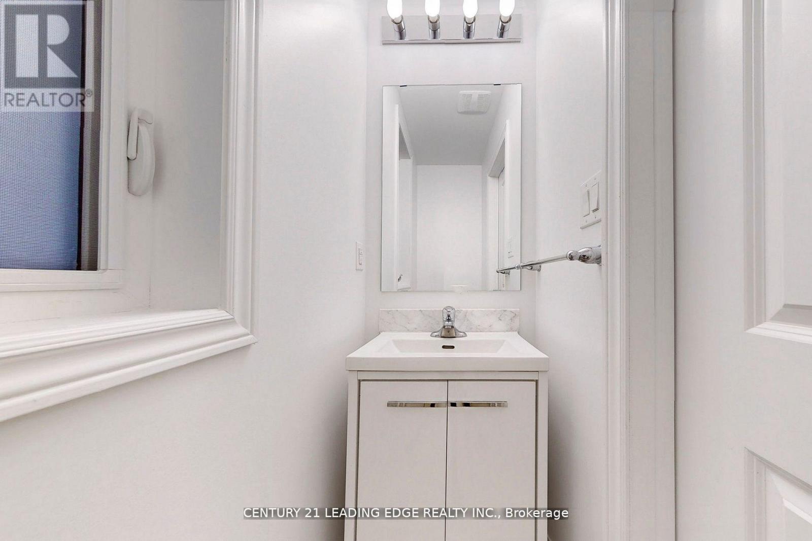 3952 Leonardo Street, Burlington, Ontario  L7M 0Z7 - Photo 13 - W12717492