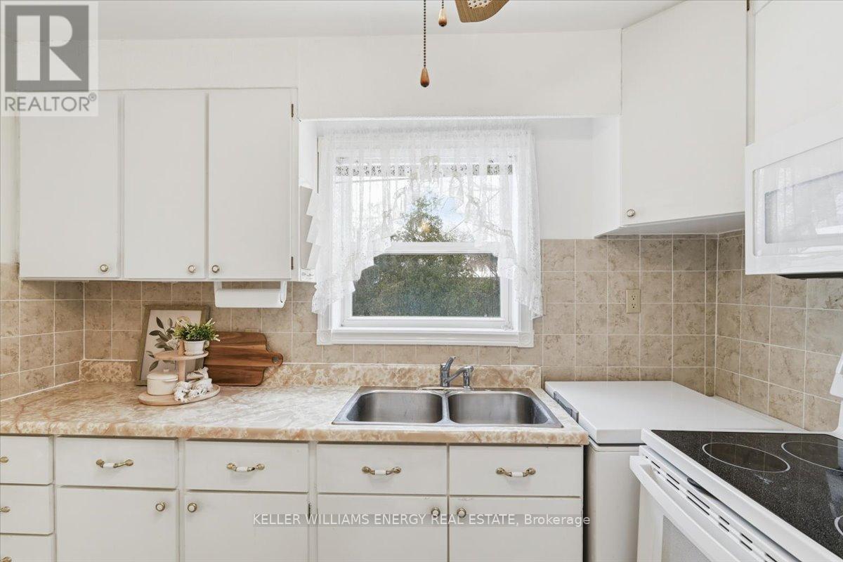 81 Haymarket Road, Toronto, Ontario  M3L 1H8 - Photo 12 - W12642060