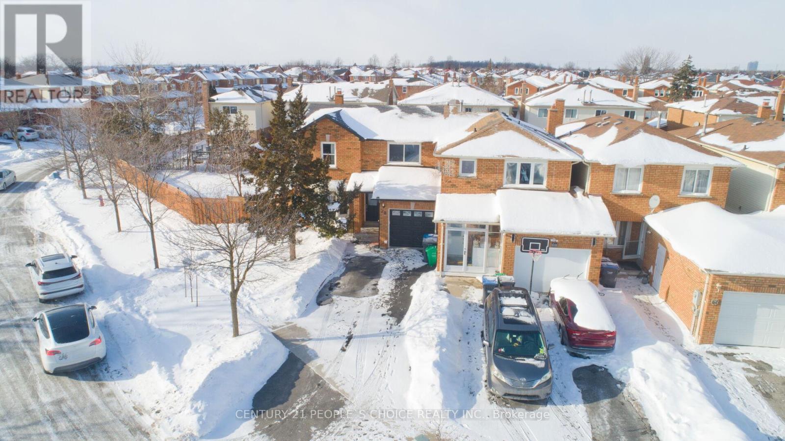 70 Tulip Drive, Brampton, Ontario  L6Y 3W7 - Photo 3 - W12717782