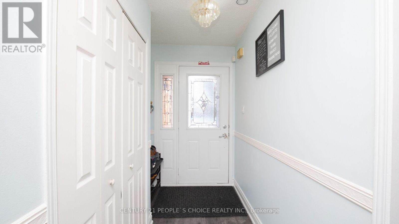 70 Tulip Drive, Brampton, Ontario  L6Y 3W7 - Photo 4 - W12717782