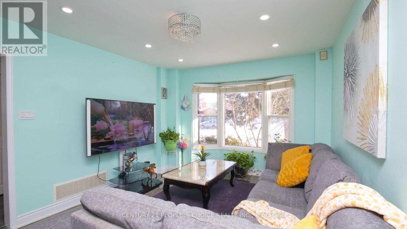 70 Tulip Drive, Brampton, Ontario  L6Y 3W7 - Photo 6 - W12717782