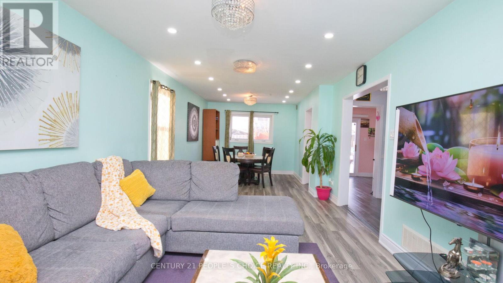 70 Tulip Drive, Brampton, Ontario  L6Y 3W7 - Photo 8 - W12717782