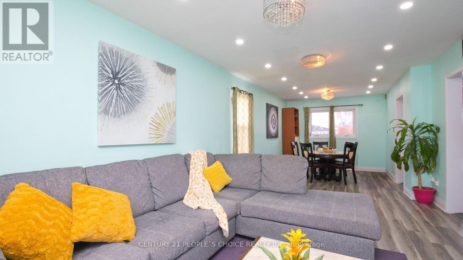 70 Tulip Drive, Brampton, Ontario  L6Y 3W7 - Photo 9 - W12717782