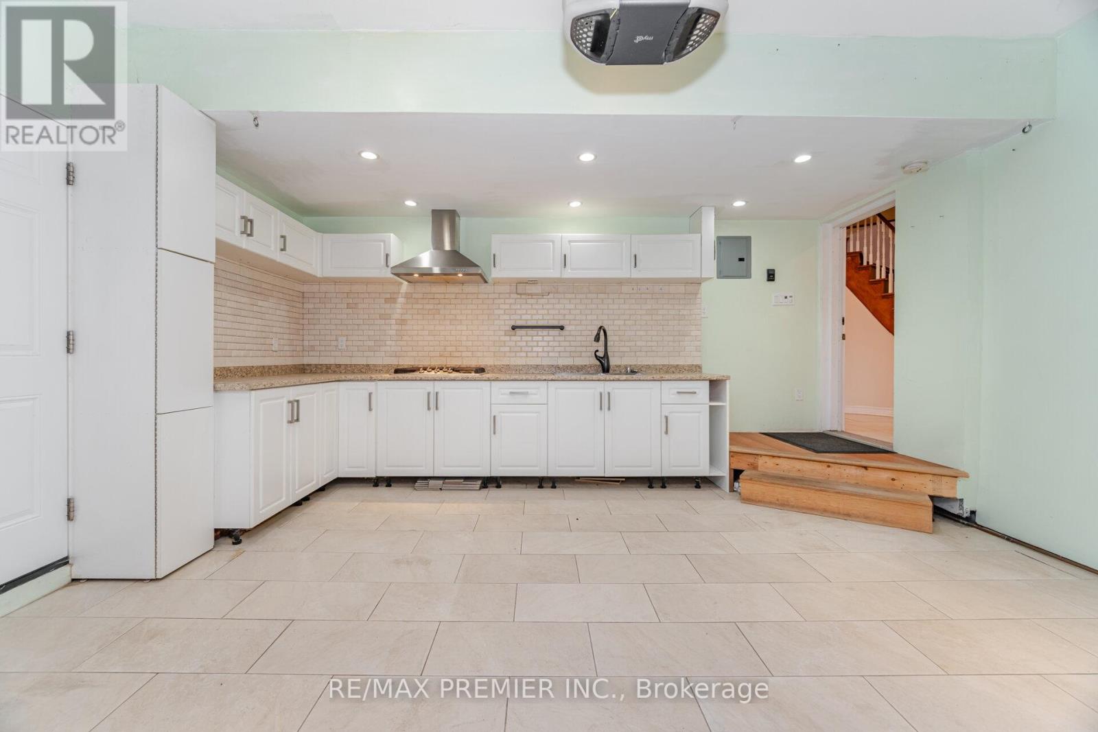 5 Magdalena Court, Toronto, Ontario  M9V 4S7 - Photo 11 - W12717838