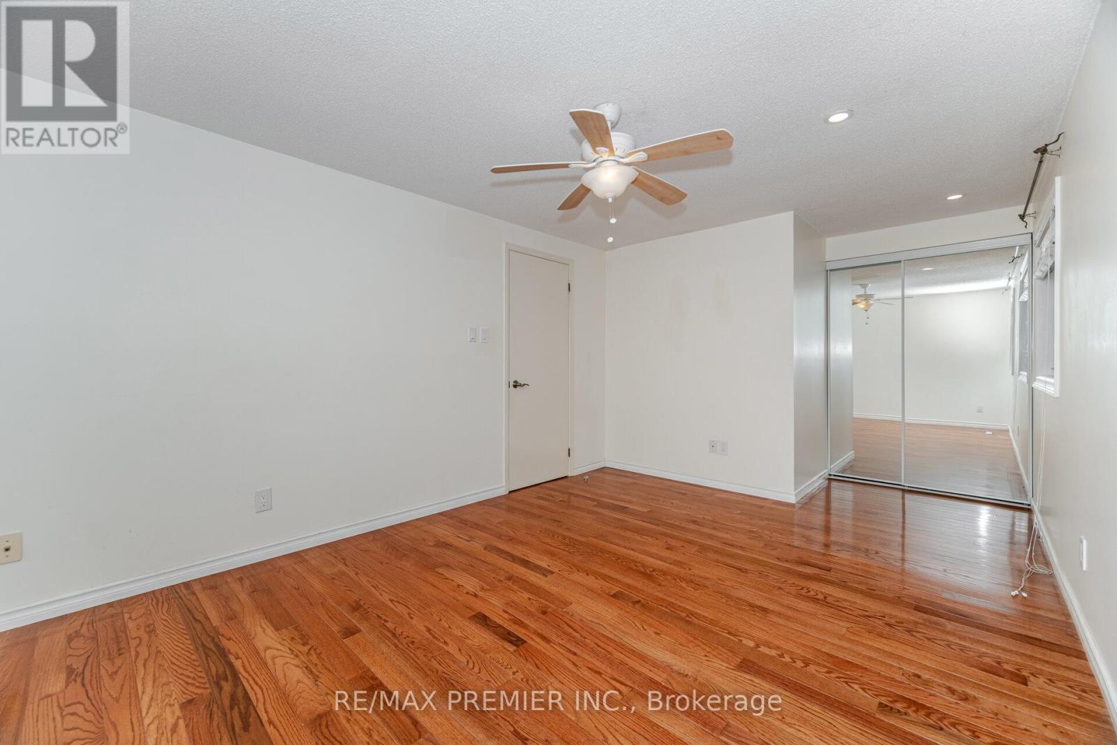 5 Magdalena Court, Toronto, Ontario  M9V 4S7 - Photo 17 - W12717838