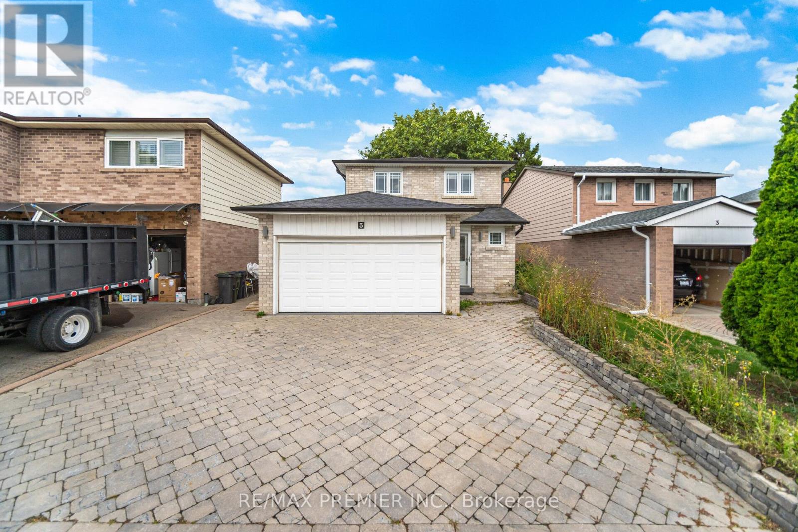 5 Magdalena Court, Toronto, Ontario  M9V 4S7 - Photo 2 - W12717838