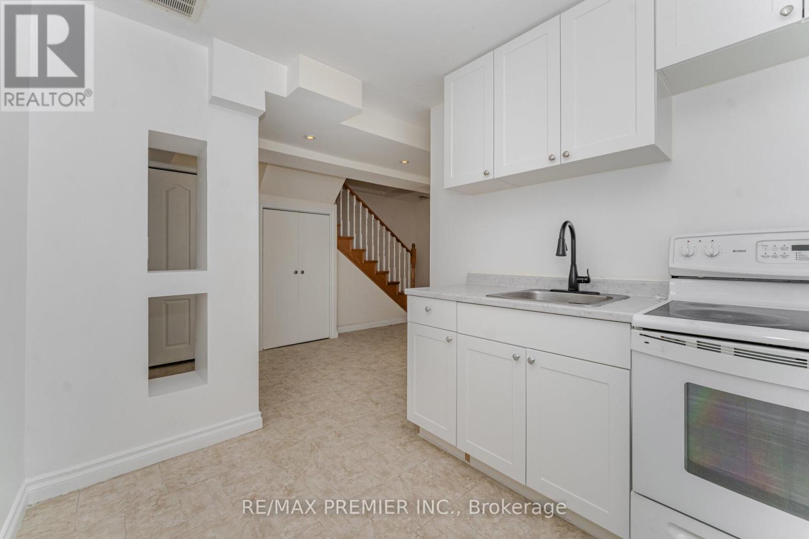 5 Magdalena Court, Toronto, Ontario  M9V 4S7 - Photo 22 - W12717838