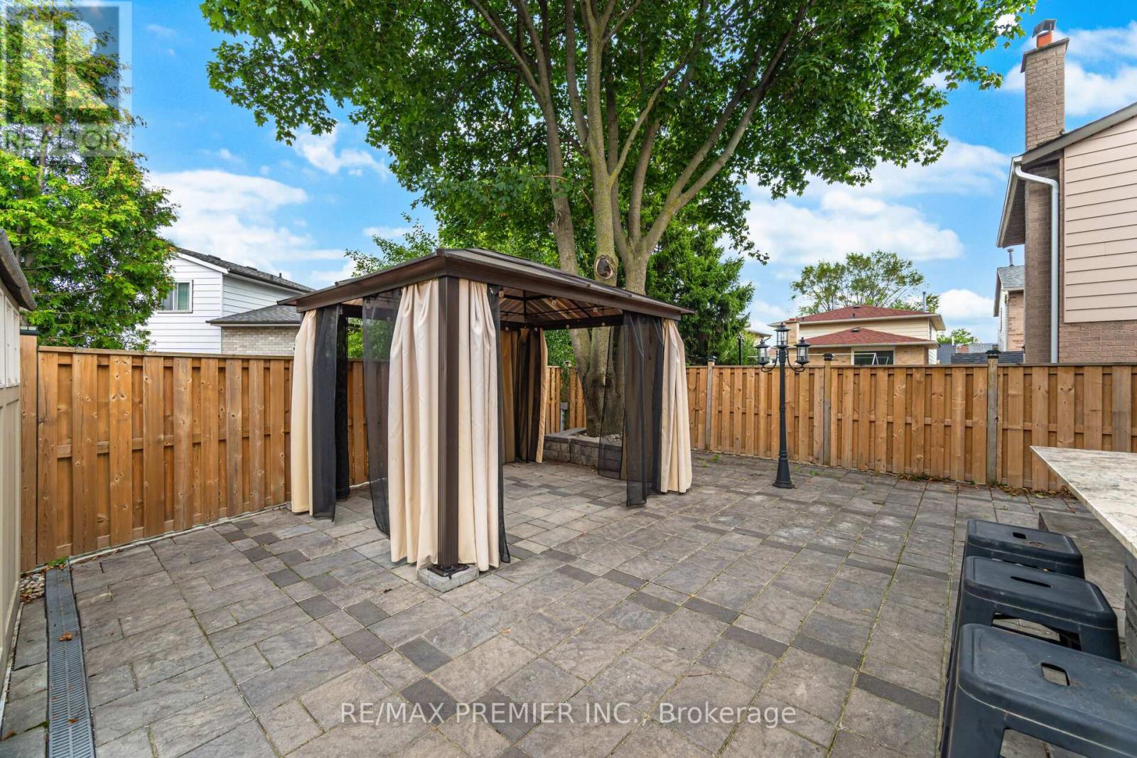 5 Magdalena Court, Toronto, Ontario  M9V 4S7 - Photo 31 - W12717838