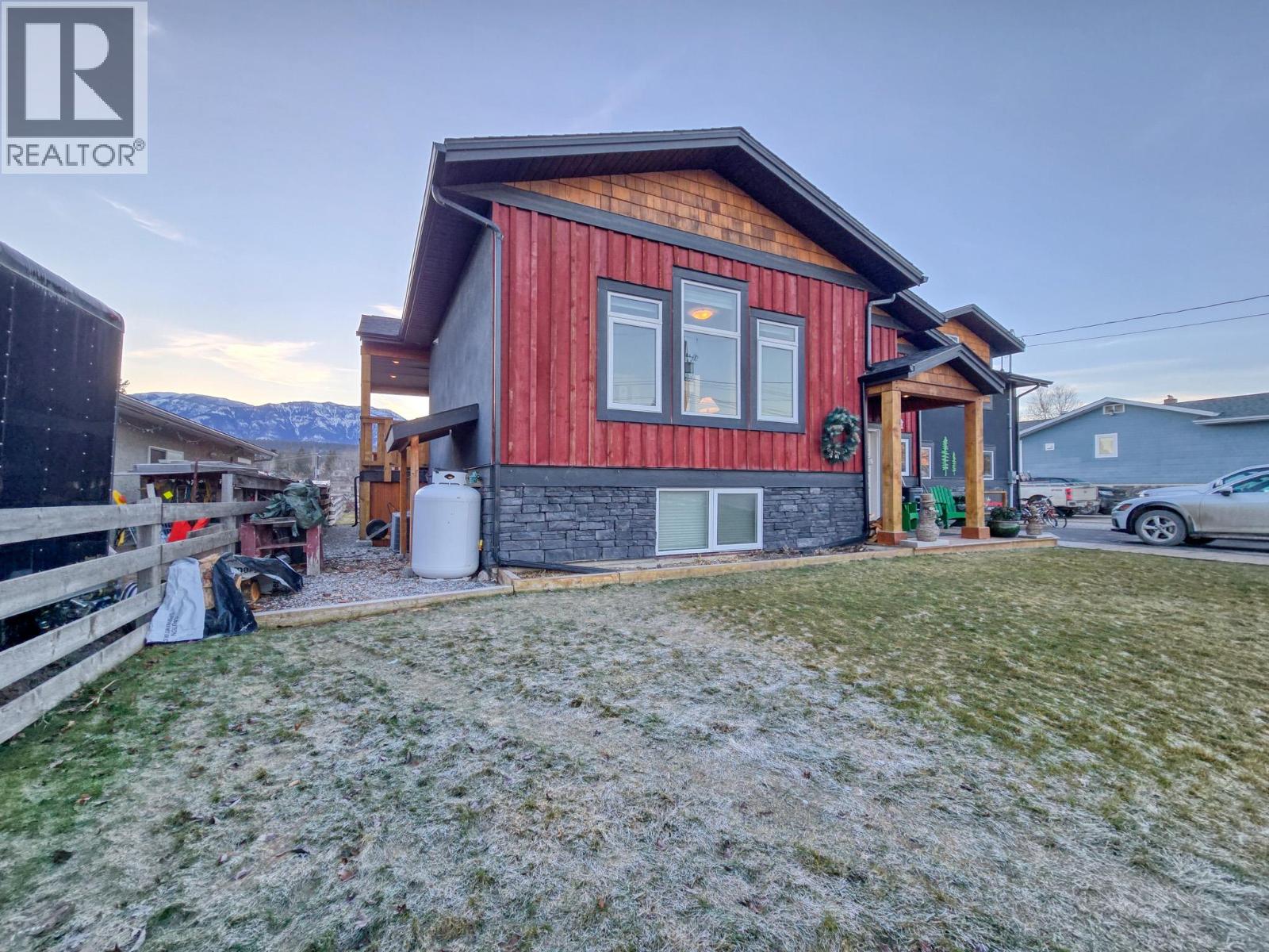 918 5th Avenue, Invermere, British Columbia  V0A 1K0 - Photo 7 - 10364832