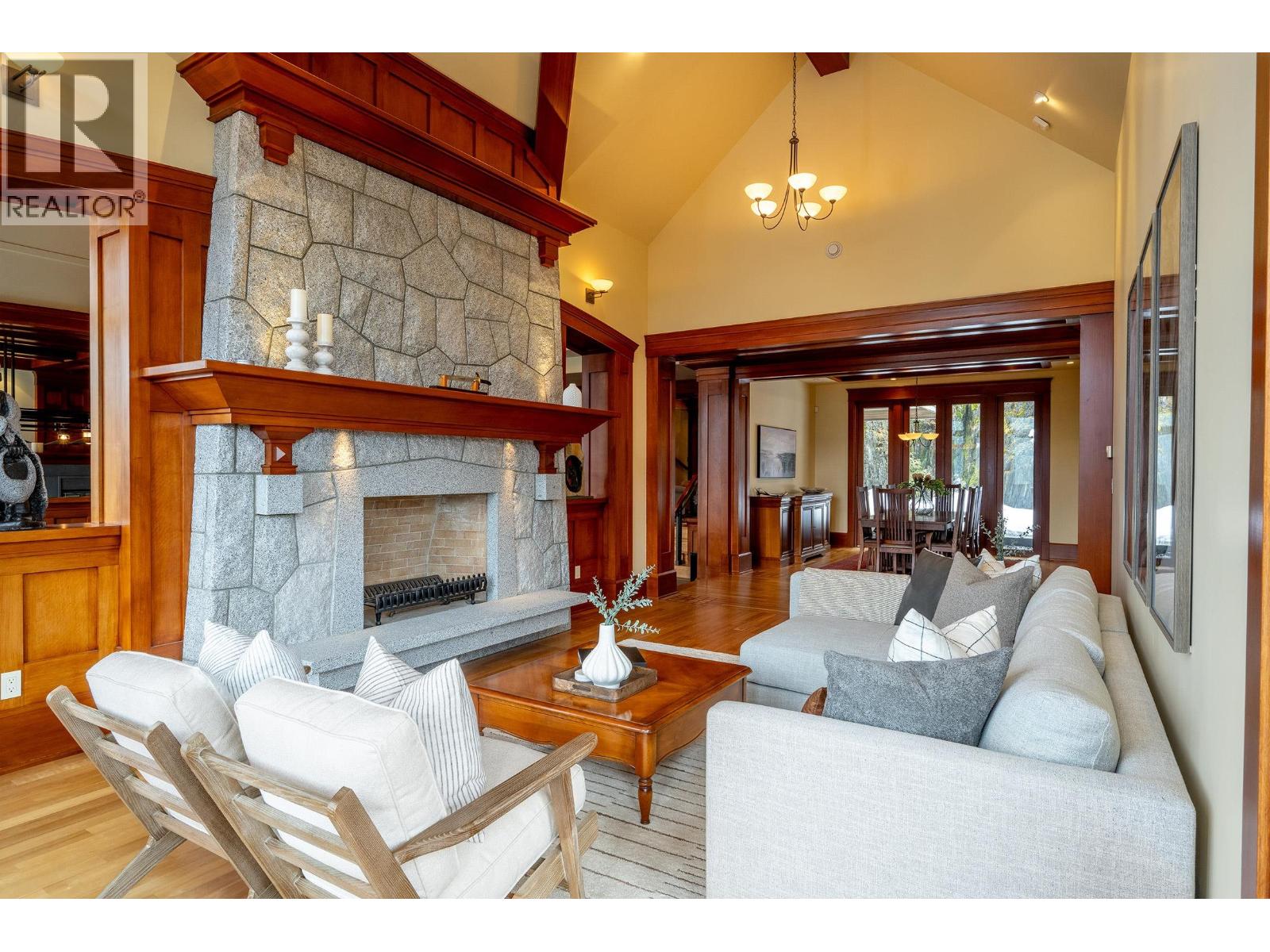 3833 Sunridge Drive, Whistler, British Columbia  V8E 0W1 - Photo 3 - R2972559