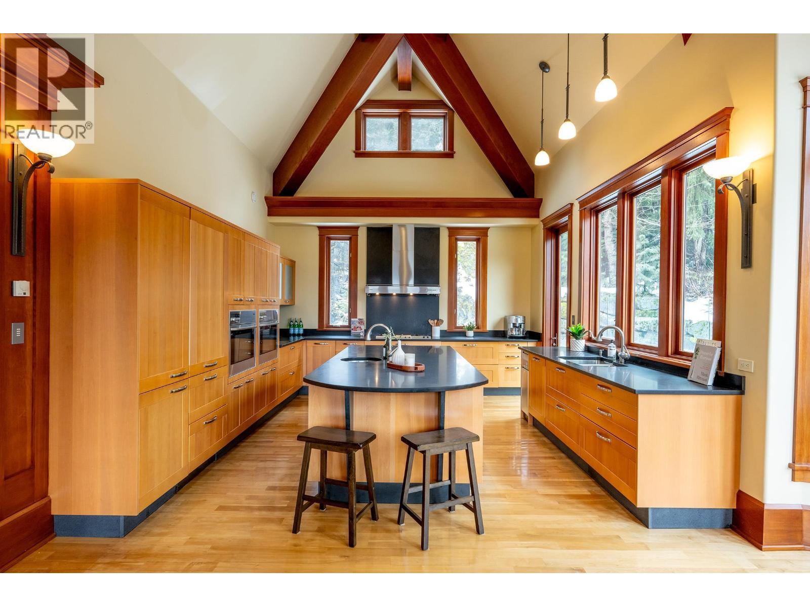 3833 Sunridge Drive, Whistler, British Columbia  V8E 0W1 - Photo 8 - R2972559