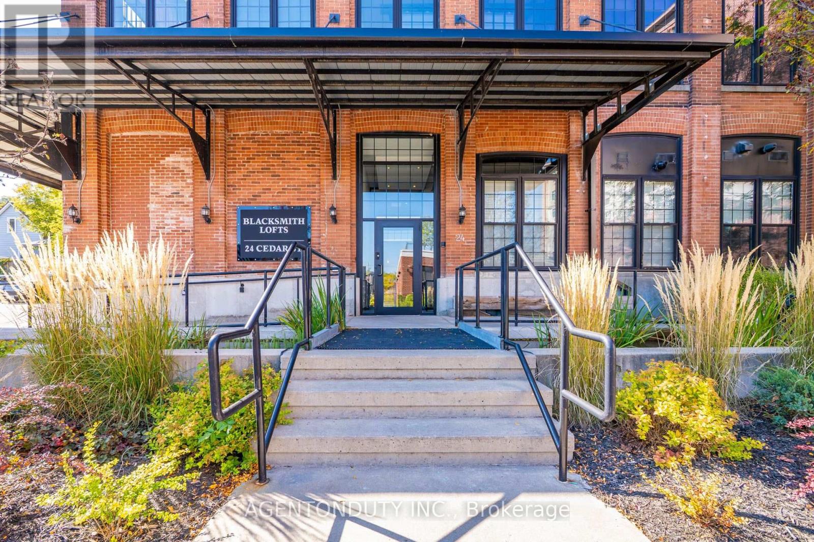 101 - 24 Cedar Street, Cambridge, Ontario  N1S 0B2 - Photo 2 - X12717820