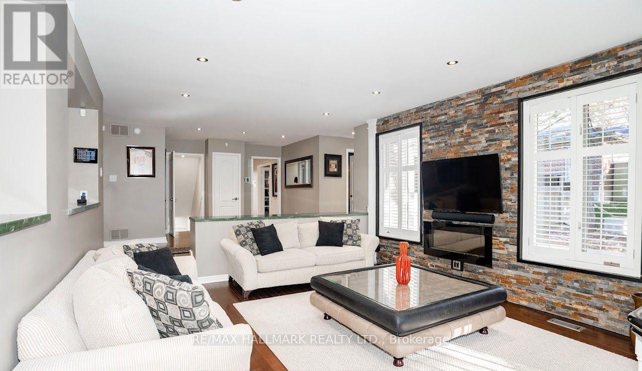 126 Babcombe Drive, Markham, Ontario  L3T 1N1 - Photo 9 - N12717704