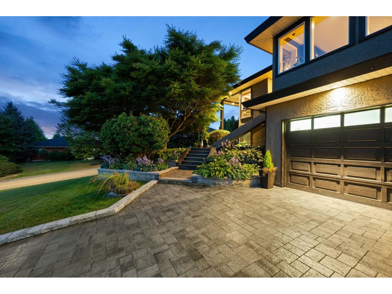 15048 73b Avenue, Surrey, British Columbia  V3S 7H5 - Photo 3 - R3081135