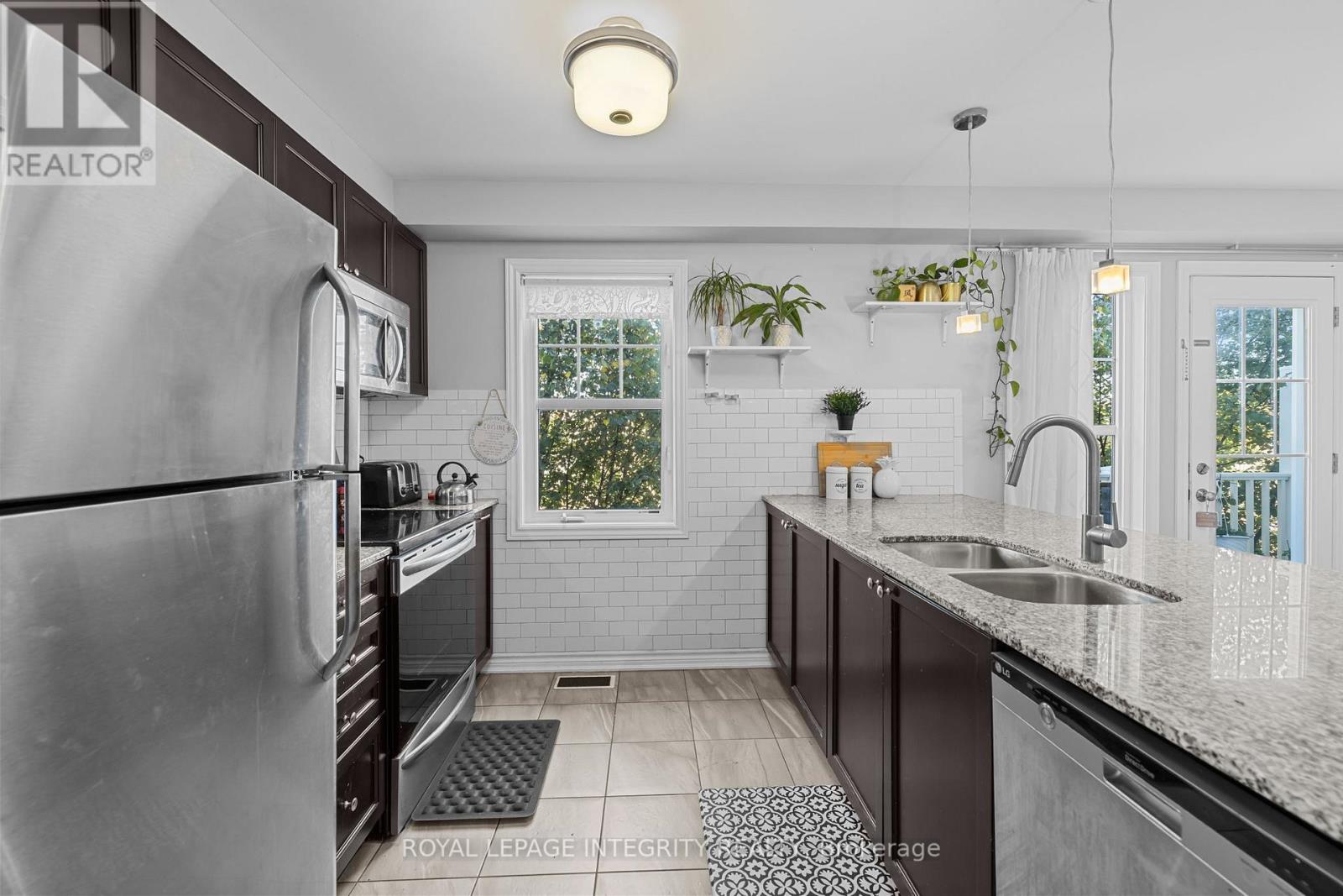 211 Bensinger Way, Ottawa, Ontario  K2S 0P1 - Photo 12 - X12718056