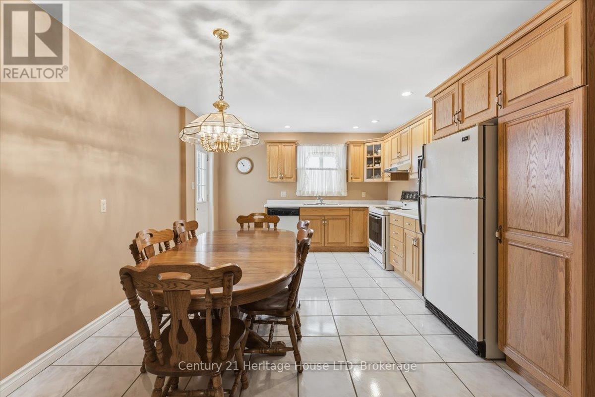 102 Wellandvale Drive, Welland, Ontario  L3C 7C7 - Photo 12 - X12718050