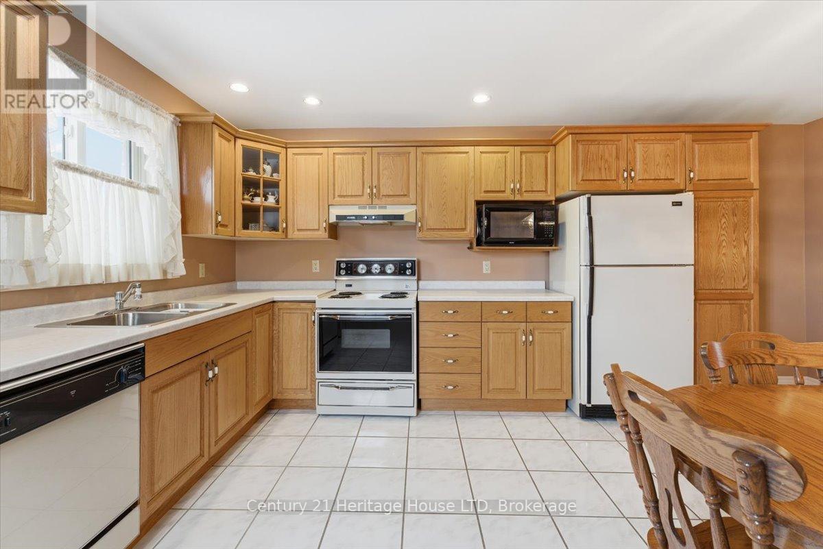 102 Wellandvale Drive, Welland, Ontario  L3C 7C7 - Photo 13 - X12718050