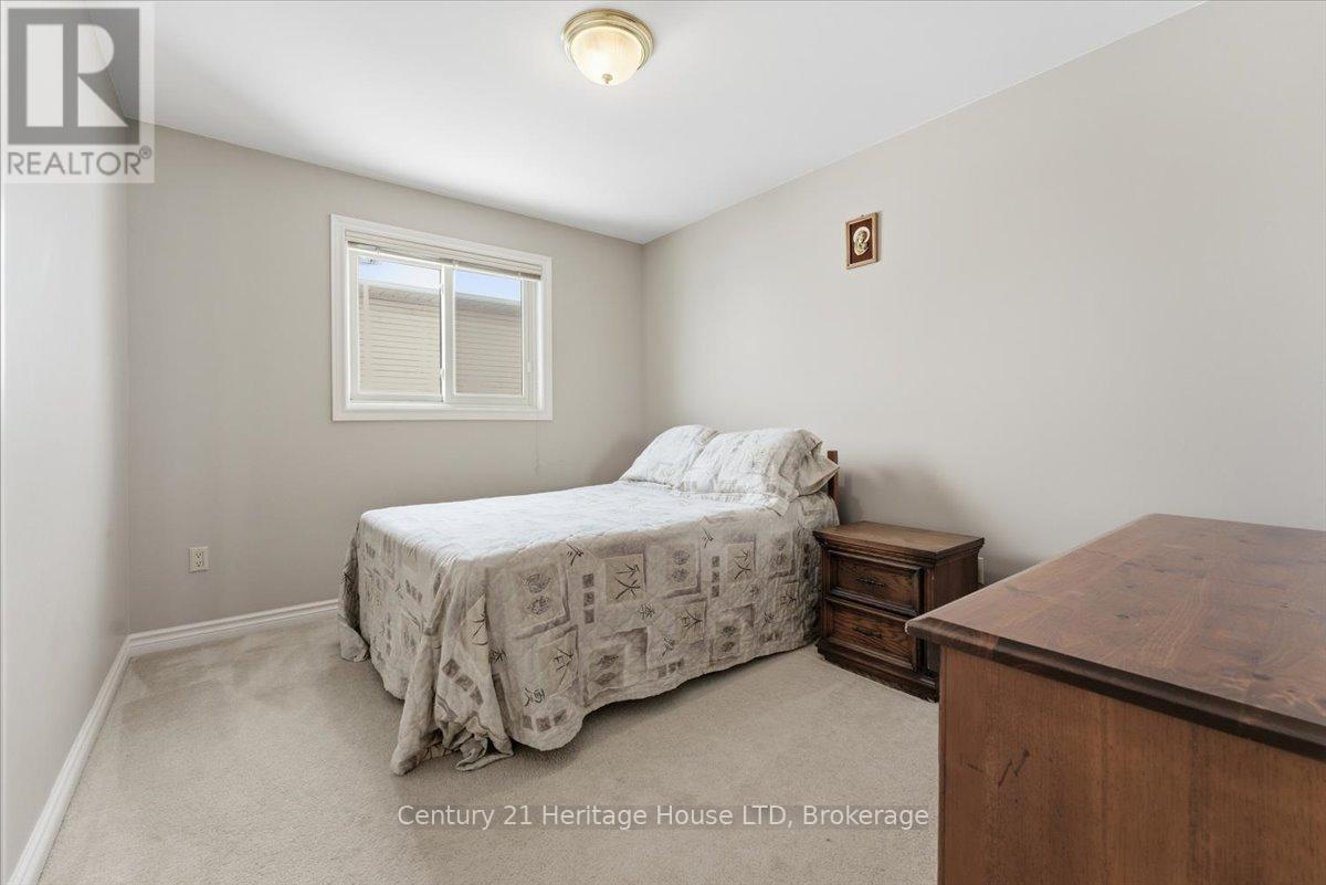 102 Wellandvale Drive, Welland, Ontario  L3C 7C7 - Photo 22 - X12718050