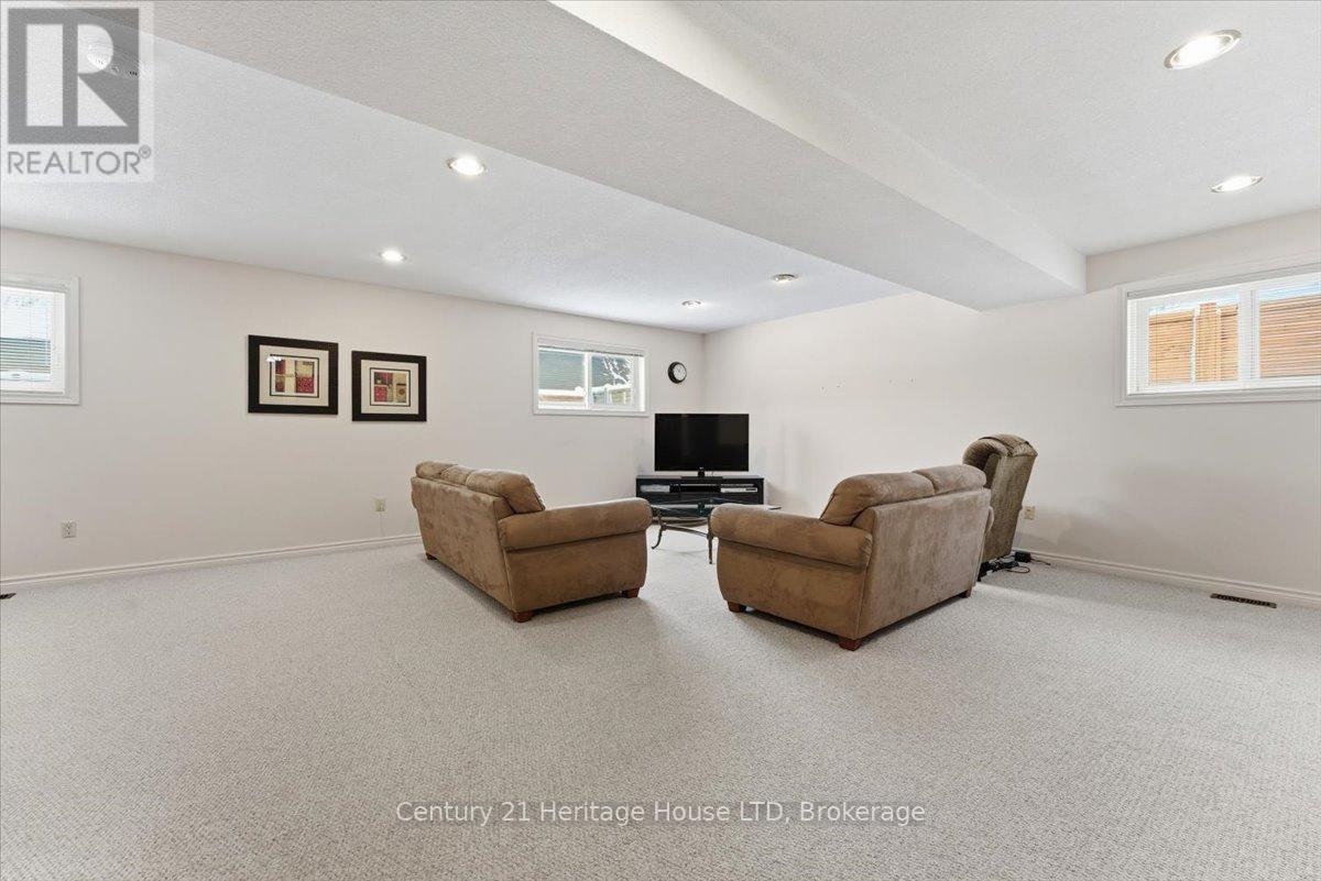 102 Wellandvale Drive, Welland, Ontario  L3C 7C7 - Photo 25 - X12718050