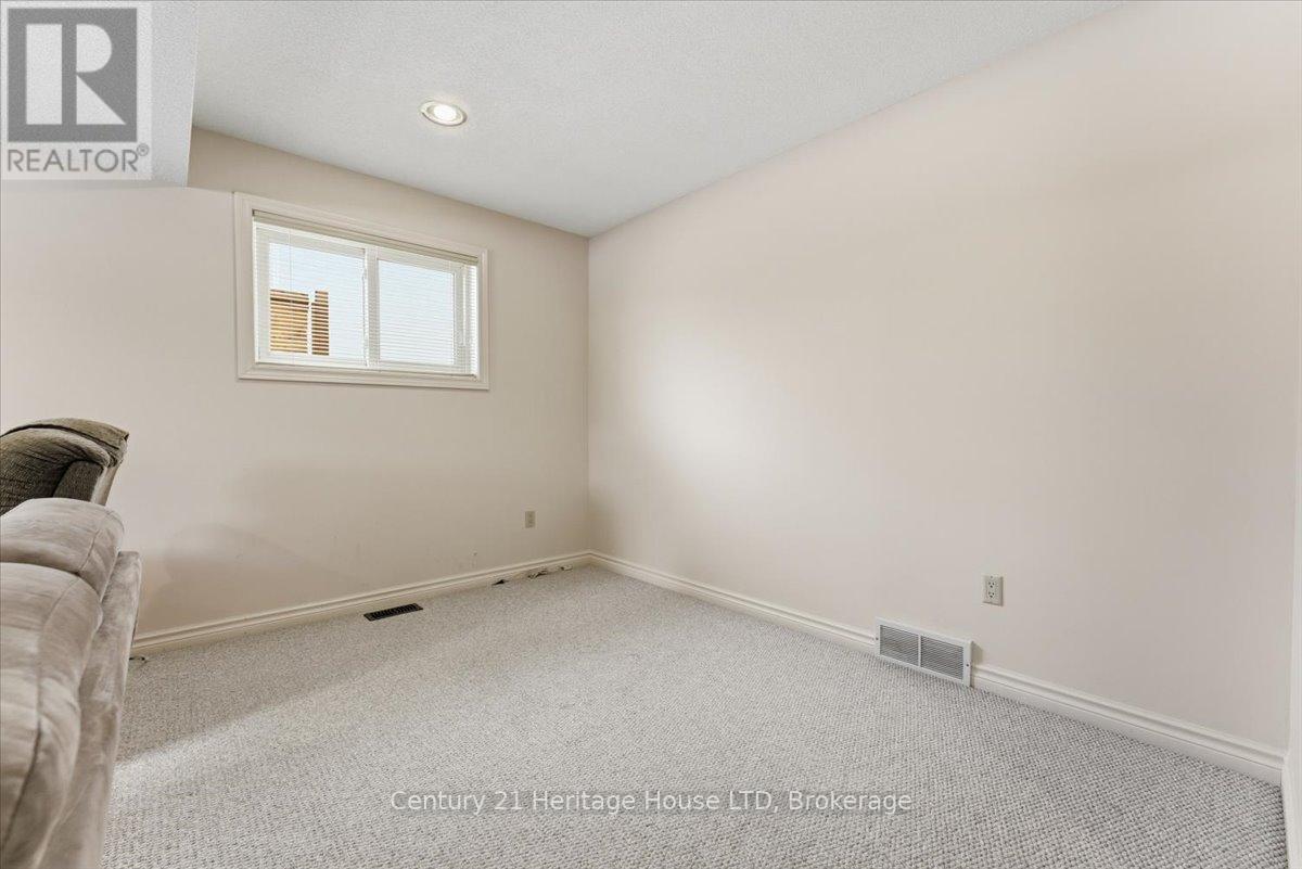 102 Wellandvale Drive, Welland, Ontario  L3C 7C7 - Photo 27 - X12718050