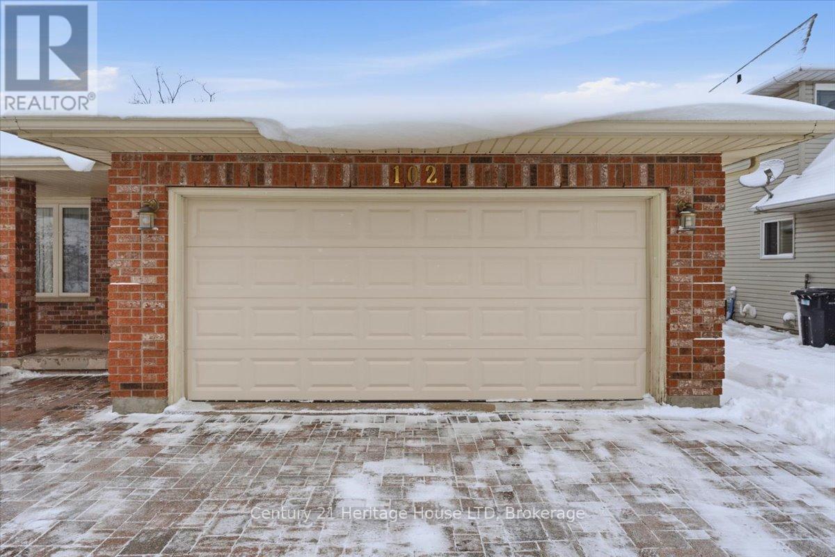 102 Wellandvale Drive, Welland, Ontario  L3C 7C7 - Photo 3 - X12718050