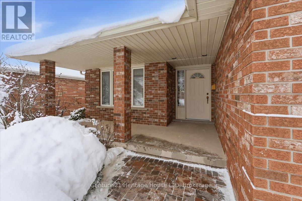 102 Wellandvale Drive, Welland, Ontario  L3C 7C7 - Photo 6 - X12718050