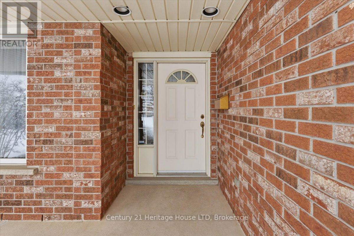 102 Wellandvale Drive, Welland, Ontario  L3C 7C7 - Photo 7 - X12718050