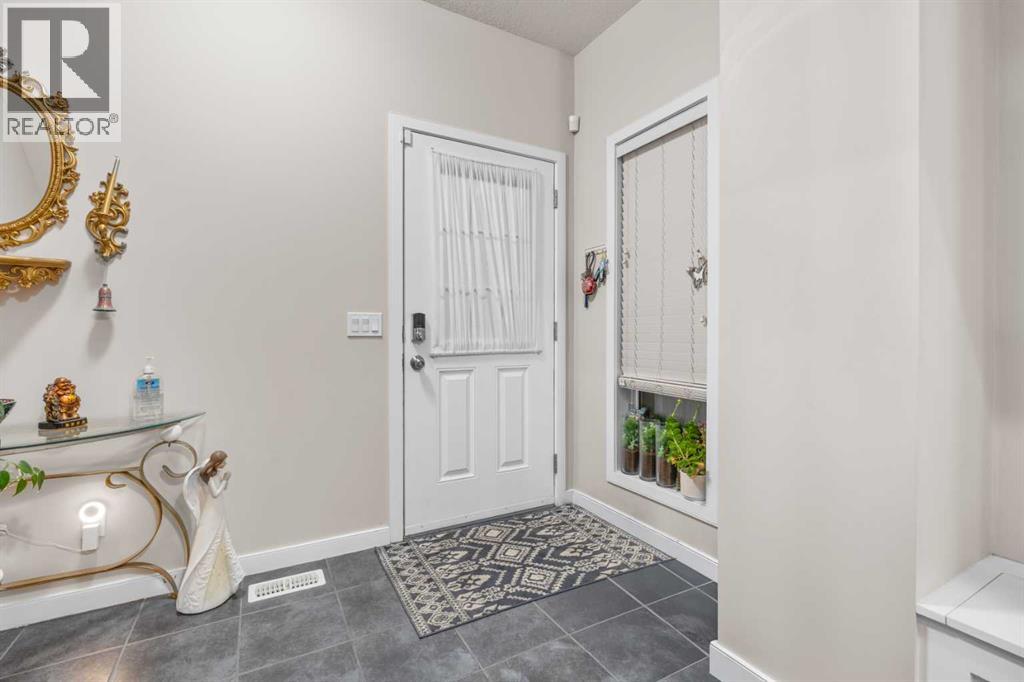 28 Panton Court Nw, Calgary, Alberta  T3K 0X2 - Photo 2 - A2280273