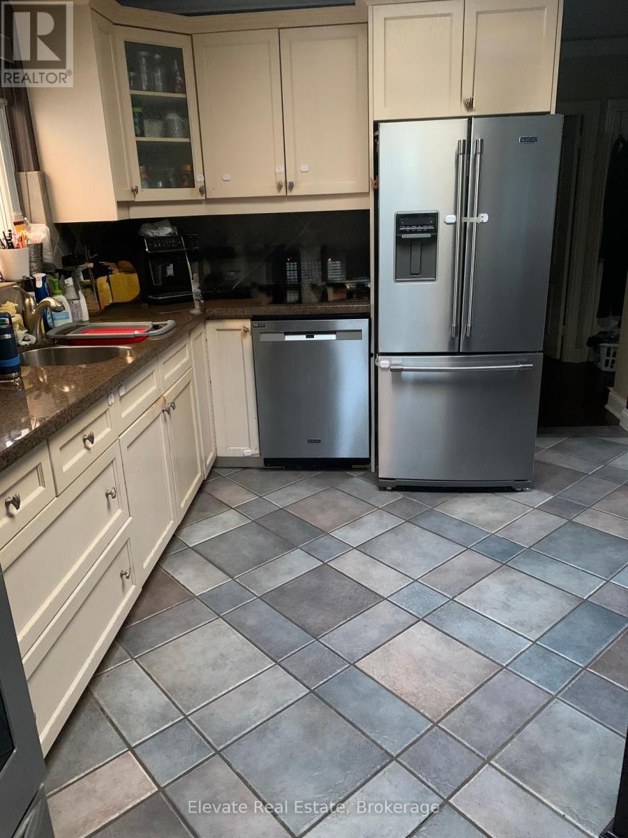 25 Burncrest Drive, Toronto, Ontario  M5M 2Z2 - Photo 2 - C12717948