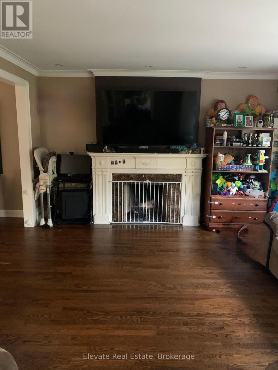 25 Burncrest Drive, Toronto, Ontario  M5M 2Z2 - Photo 3 - C12717948