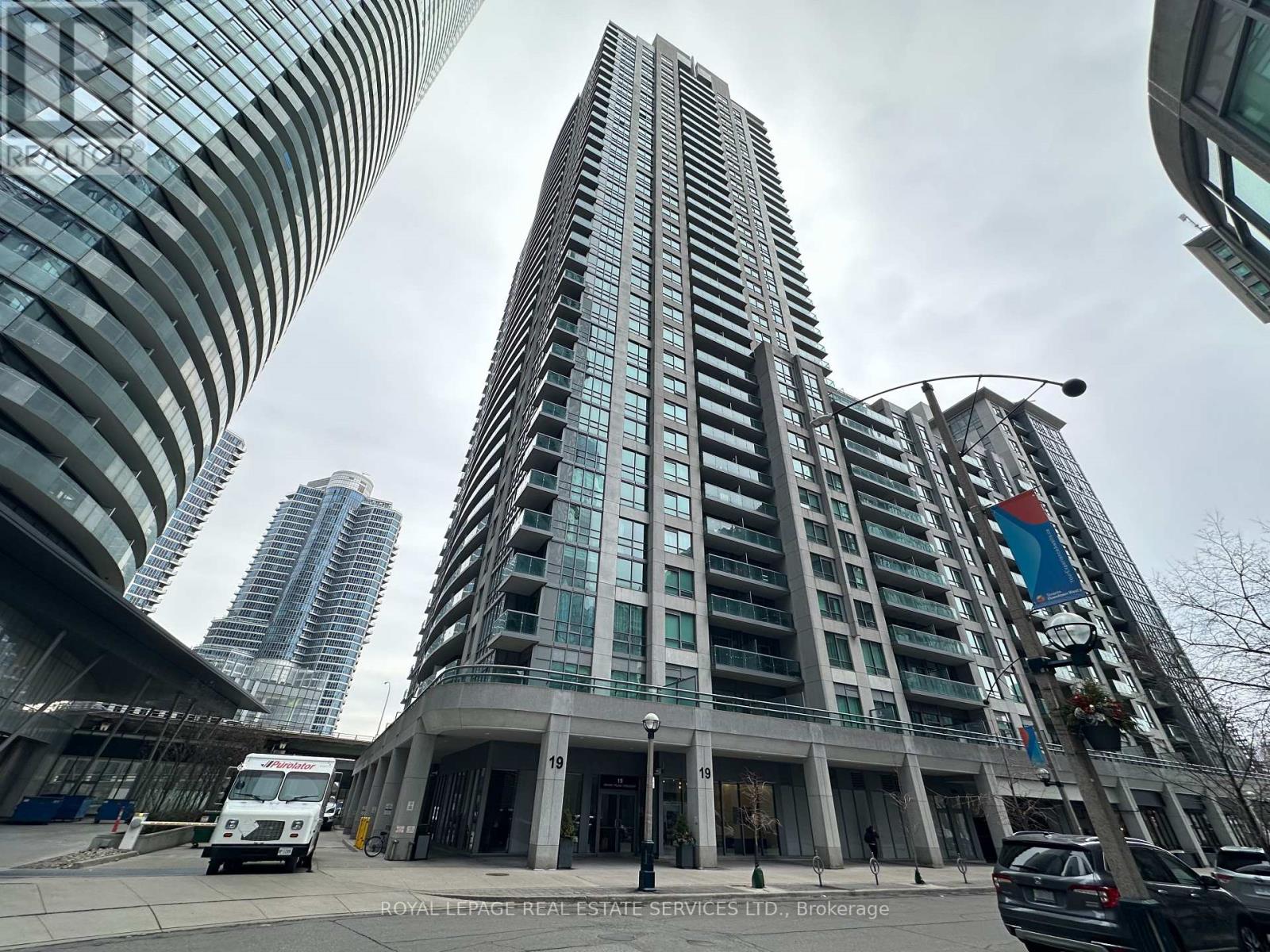 511 - 19 GRAND TRUNK CRESCENT, Toronto, Ontario