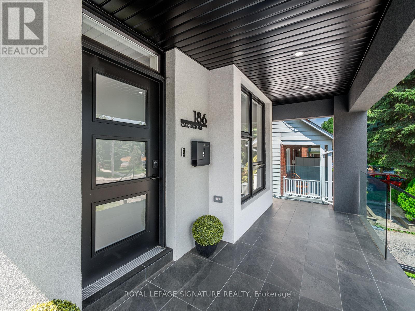 186 Oak Park Avenue, Toronto, Ontario  M4C 4M8 - Photo 4 - E12718048