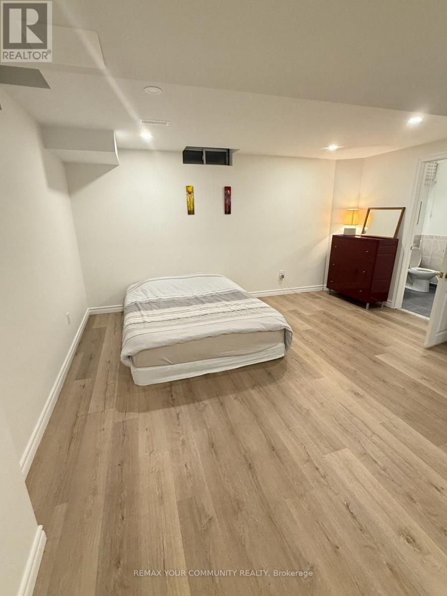 Room - 31 Kaitlin Drive, Richmond Hill, Ontario  L4E 3W6 - Photo 3 - N12717866