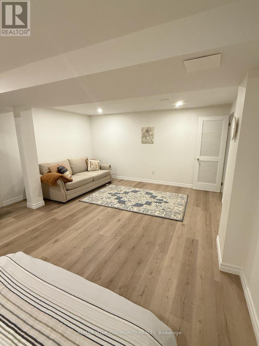 Room - 31 Kaitlin Drive, Richmond Hill, Ontario  L4E 3W6 - Photo 4 - N12717866