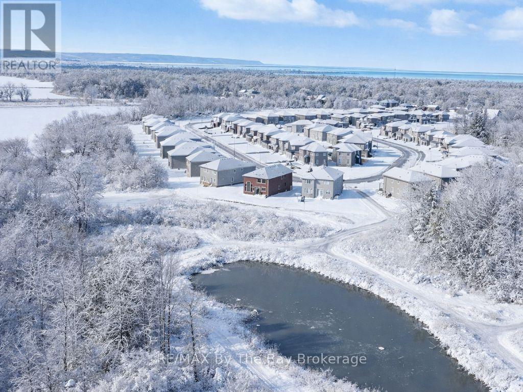 12 Misty Ridge Road, Wasaga Beach, Ontario L9Z 0R8 - Photo 2 - S12432491